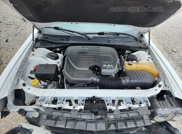 2C3CDZAG3JH270181 2018 DODGE CHALLENGER Белый Вид задней части салона