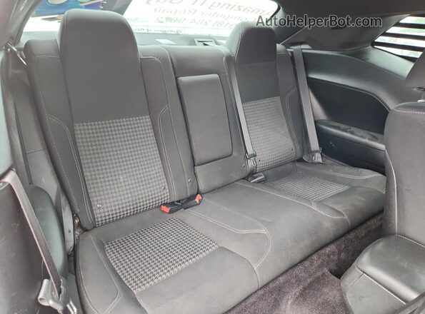 2C3CDZAG7JH310651 2018 DODGE CHALLENGER Фиолетовый Вид задних сидений