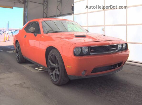 2C3CDZAG8JH235930 2018 DODGE CHALLENGER Orange წინა მარცხენა ხედი სამი მეოთხედიდან