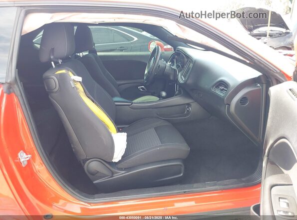 2C3CDZBT1JH287010 2018 DODGE CHALLENGER Orange Вид салону спереду