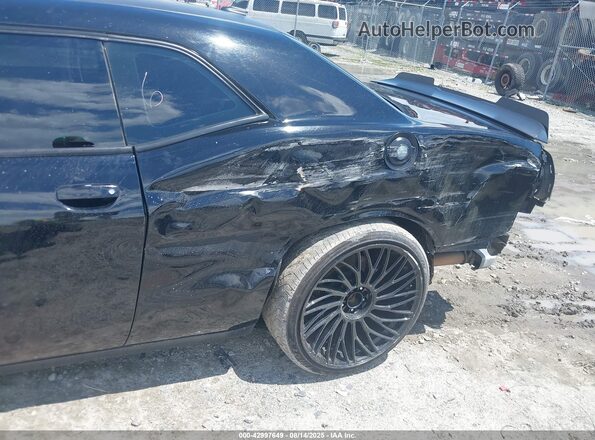 2C3CDZFJ3JH123976 2018 DODGE CHALLENGER Black Widok z przodu