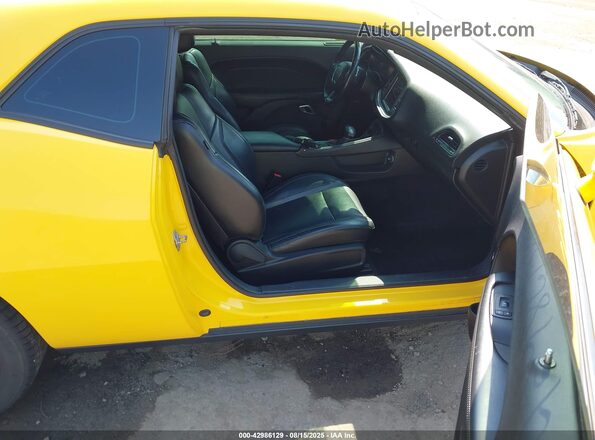 2C3CDZGG2JH289019 2018 DODGE CHALLENGER Yellow Widok wnętrza z przodu