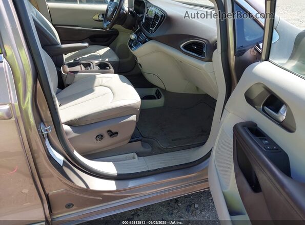 2C4RC1BG3JR237166 2018 CHRYSLER PACIFICA Brown Вид салону спереду