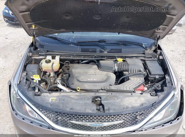 2C4RC1BG3JR237166 2018 CHRYSLER PACIFICA Brown Вид ззаду