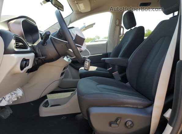 2C4RC1CG1JR315779 2018 CHRYSLER PACIFICA Угольный Вид салона спереди