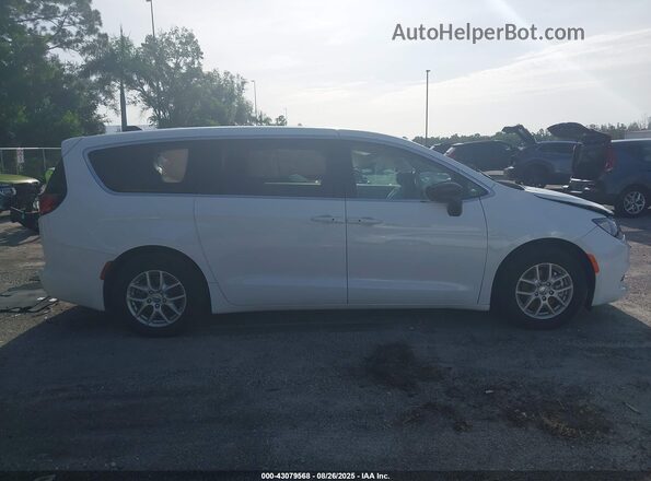 2C4RC1CG6RR176664 2024 CHRYSLER VOYAGER White Widok wnętrza z tyłu