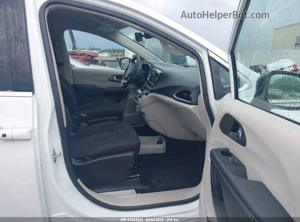 2C4RC1CG8PR525904 2023 CHRYSLER VOYAGER White Widok wnętrza z przodu