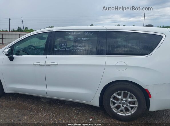 2C4RC1CG8PR525904 2023 CHRYSLER VOYAGER White Widok wnętrza 360 stopni
