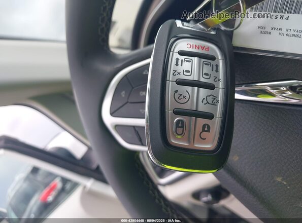 2C4RC1CG8PR525904 2023 CHRYSLER VOYAGER White Widok deski rozdzielczej