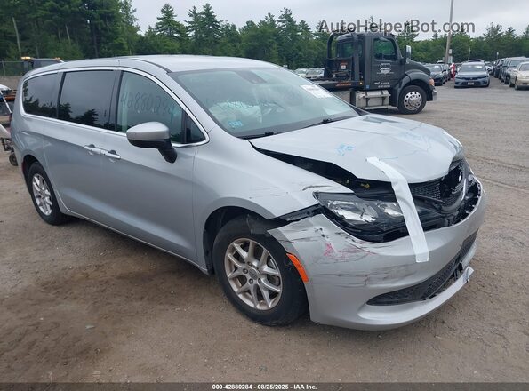 2C4RC1CG8PR611052 2023 CHRYSLER VOYAGER Silver Przód prawy