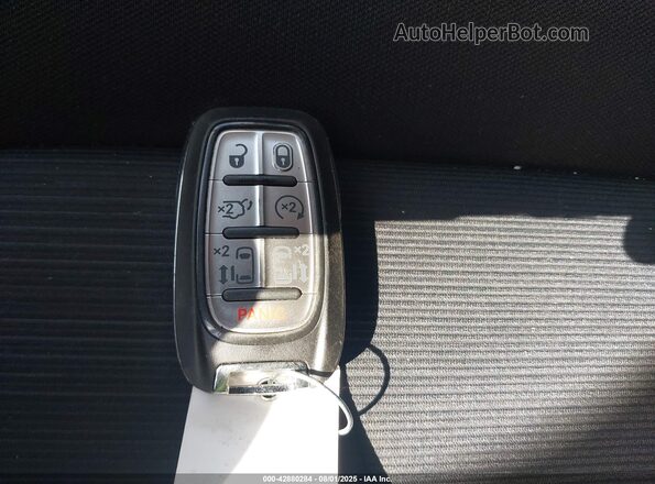 2C4RC1CG8PR611052 2023 CHRYSLER VOYAGER Silver Widok deski rozdzielczej