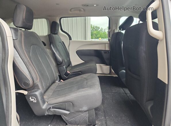 2C4RC1CGXJR305526 2018 CHRYSLER PACIFICA Silver უკანა სალონის ხედი