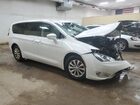2018 Chrysler Pacifica Touring Plus White vin: 2C4RC1FG2JR128563