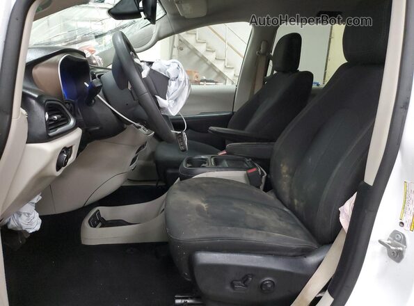 2C4RC1FG2JR128563 2018 CHRYSLER PACIFICA White Widok wnętrza z przodu