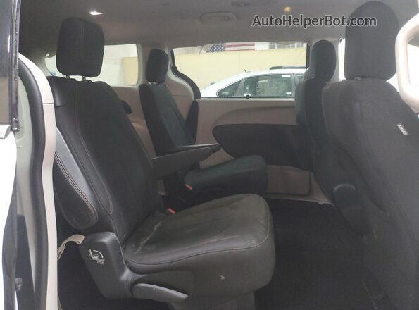 2C4RC1FG2JR128563 2018 CHRYSLER PACIFICA White Widok wnętrza z tyłu