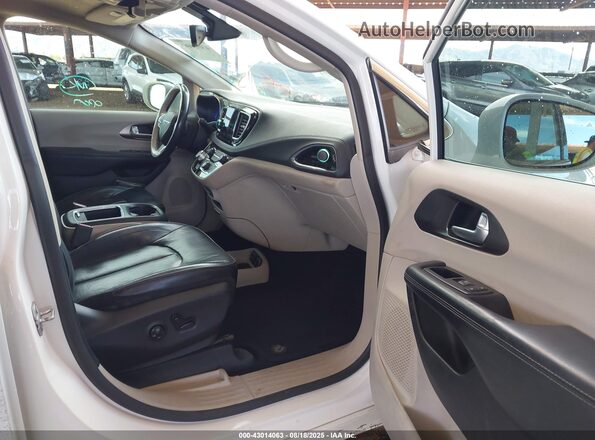 2C4RC1GG0JR185438 2018 CHRYSLER PACIFICA White Սալոնի դիմացի տեսք