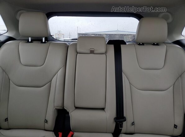 2FMPK3K82JBC28588 2018 FORD EDGE White Հետևի նստատեղերի տեսք