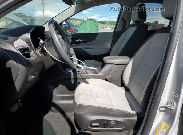 2GNAXSEV3J6271764 2018 CHEVROLET EQUINOX Silver Widok wnętrza z przodu