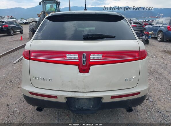2LMHJ5AT7GBL00519 2016 LINCOLN MKT Cream 