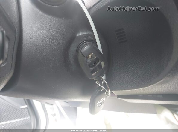 2T1BURHE0JC010603 2018 TOYOTA LL Белый Вид панели приборов