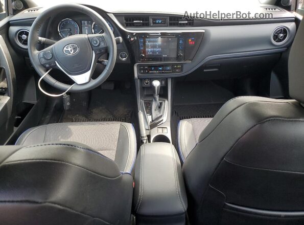 2T1BURHE1JC013591 2018 TOYOTA LL Blue Вид панелі приладів