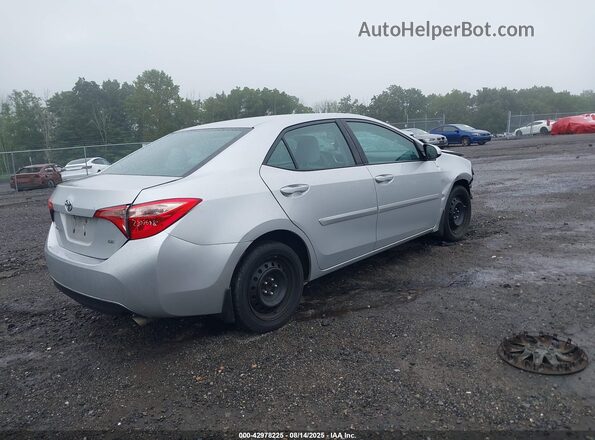 2T1BURHE8JC004399 2018 TOYOTA LL Серебряный Задняя правая четверть