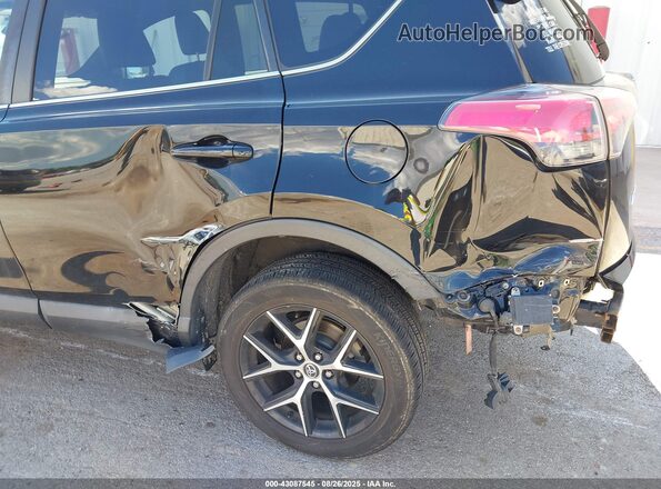 2T3JFREV5JW821426 2018 TOYOTA RAV4 Black Widok z przodu