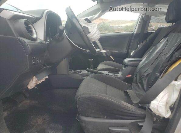 2T3RFREV0JW800860 2018 TOYOTA RAV4 Серебряный Вид салона спереди