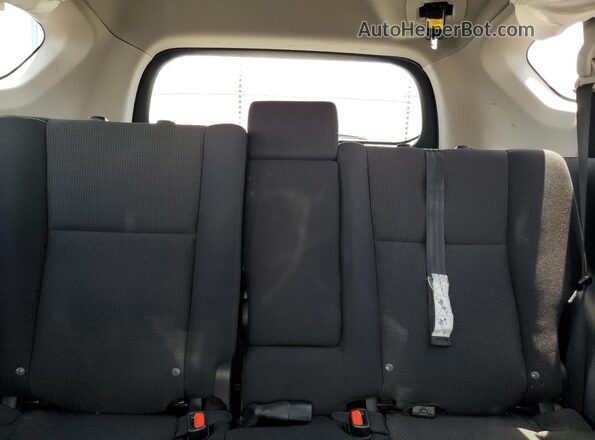 2T3WFREV6JW407299 2018 TOYOTA RAV4 Silver Widok tylnych siedzeń