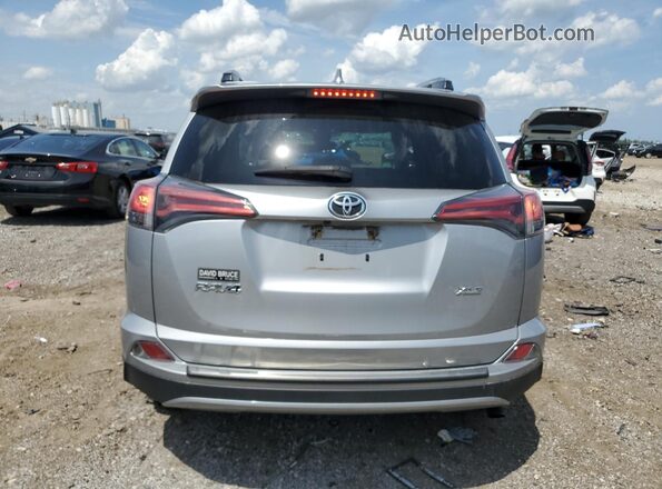 2T3WFREV6JW407299 2018 TOYOTA RAV4 Silver Widok z tyłu
