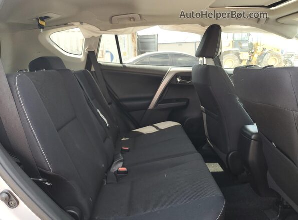 2T3WFREV6JW407299 2018 TOYOTA RAV4 Silver Widok wnętrza z tyłu
