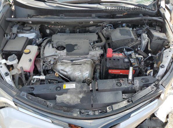 2T3WFREV6JW407299 2018 TOYOTA RAV4 Silver Widok komory silnika