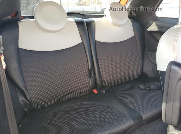 3C3CFFGE7GT136174 2016 FIAT 500 Orange Vista de los asientos traseros
