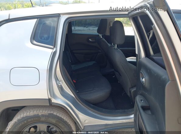 3C4NJCAB3JT462268 2018 JEEP COMPASS Silver VIN կոդի պիտակի տեսք