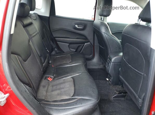 3C4NJCBBXJT266553 2018 JEEP COMPASS Red Rear interior view