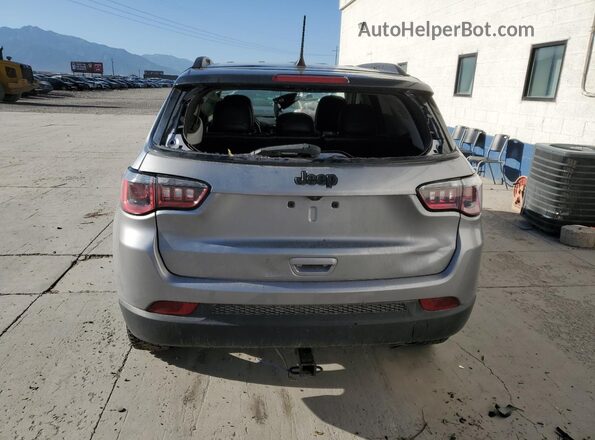 3C4NJDBB0JT396105 2018 JEEP COMPASS Серебряный Вид сзади