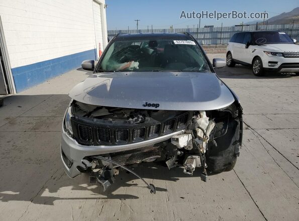 3C4NJDBB0JT396105 2018 JEEP COMPASS Серебряный Вид спереди