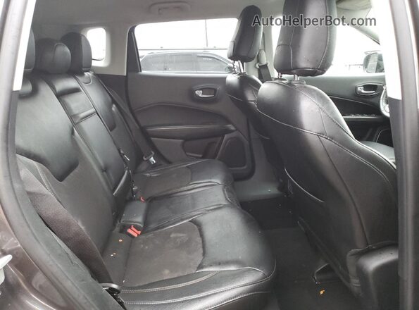 3C4NJDBB3JT392453 2018 JEEP COMPASS Gray Vista interior trasera