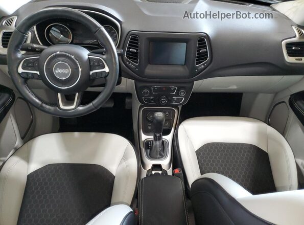 3C4NJDBB5JT256650 2018 JEEP COMPASS Silver Առջևի վահանակի տեսք