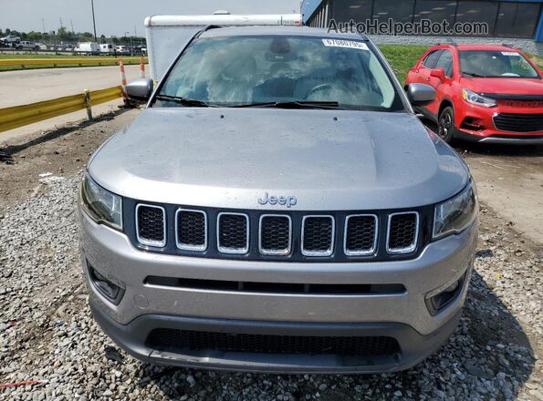 3C4NJDBB5JT256650 2018 JEEP COMPASS Silver Դիմացի տեսք