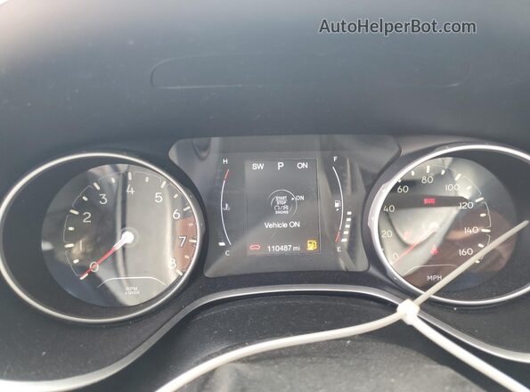 3C4NJDBB5JT394947 2018 JEEP COMPASS Black Widok zestawu wskaźników
