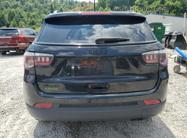 3C4NJDBB5JT394947 2018 JEEP COMPASS Black Widok z tyłu
