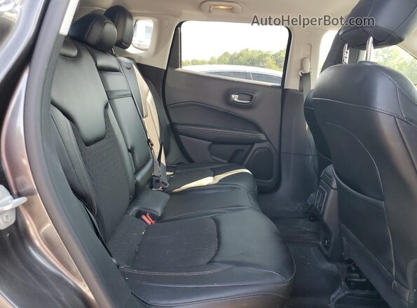 3C4NJDBB6JT153222 2018 JEEP COMPASS Gray Vista interior trasera