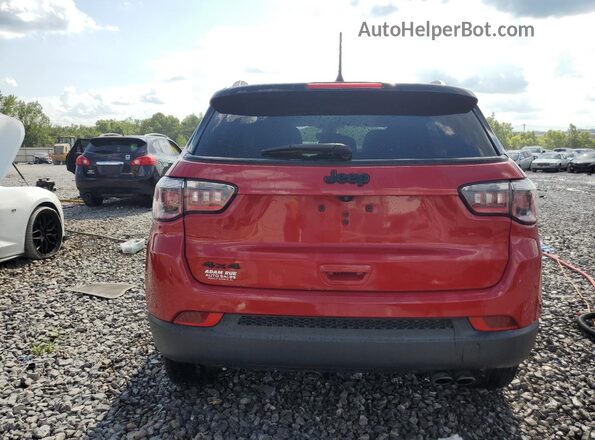 3C4NJDBB8JT453571 2018 JEEP COMPASS Red Rear view