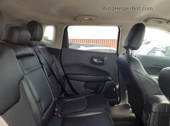 3C4NJDBB8JT453571 2018 JEEP COMPASS Red Rear interior view