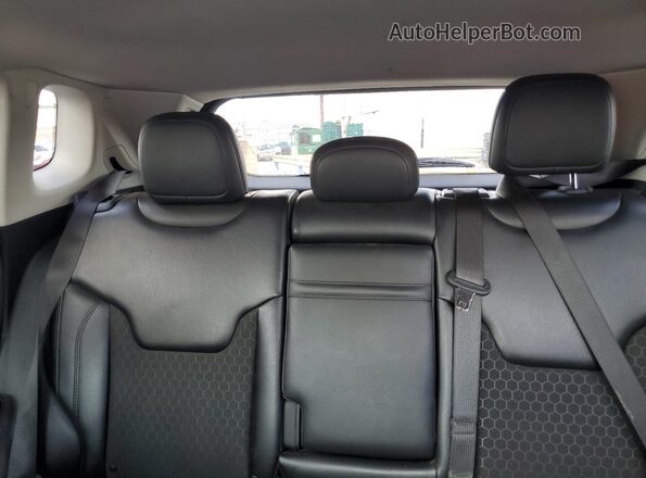3C4NJDBB8JT453571 2018 JEEP COMPASS Red Rear seats view