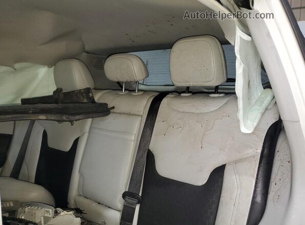 3C4NJDBB9JT230438 2018 JEEP COMPASS White Vista de los asientos traseros