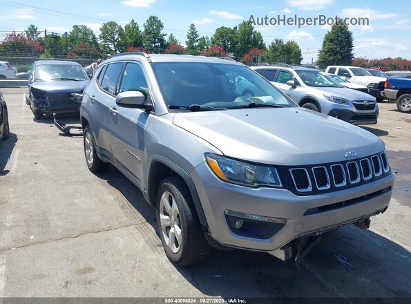 3C4NJDBBXJT417493 2018 JEEP COMPASS Silver Front right