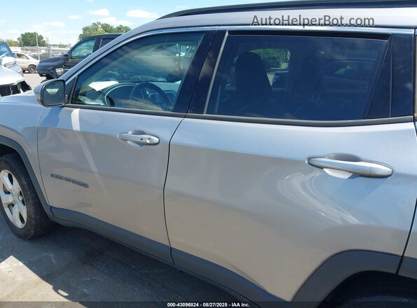 3C4NJDBBXJT417493 2018 JEEP COMPASS Silver 