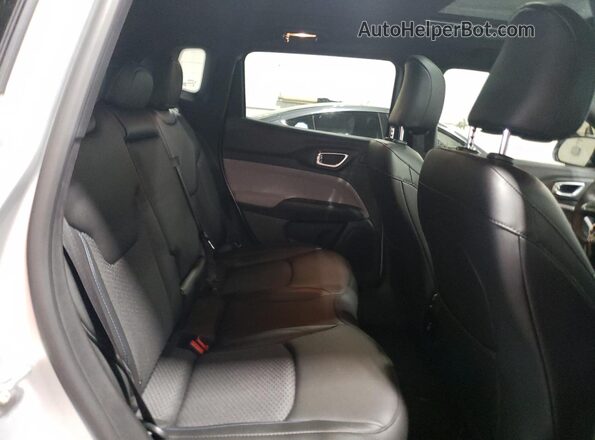 3C4NJDBN2ST539230 2025 JEEP COMPASS Silver Вид задньої частини салону